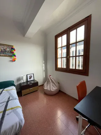 Rent this 1 bed room on Calle Secretario Artiles in 35, 35007 Las Palmas de Gran Canaria