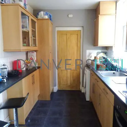Rent this 4 bed townhouse on Noel Street in Leicester, LE3 0DG