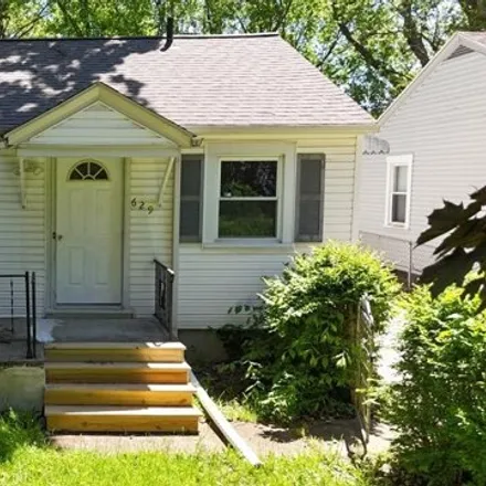 Buy this 2 bed house on 635 Burns Street in Mansfield, OH 44903