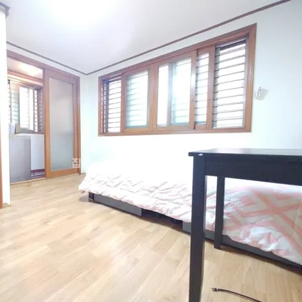 Rent this studio apartment on 서울특별시 강남구 역삼동 836-74