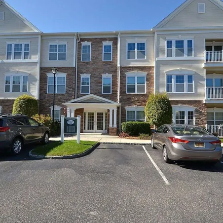 Image 2 - Saxton Middle School, Saxton Street, East Patchogue, NY 11772, USA - Condo for sale