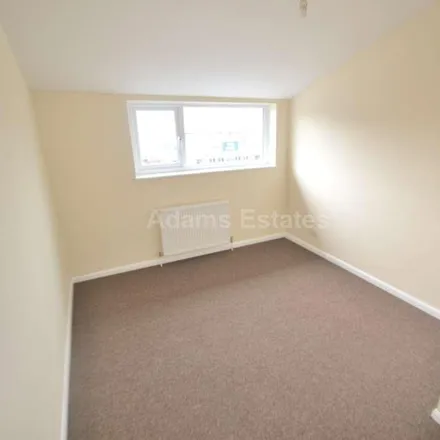 Image 2 - Pangbourne Post Office, Reading Road, Pangbourne, RG8 7LY, United Kingdom - Apartment for rent