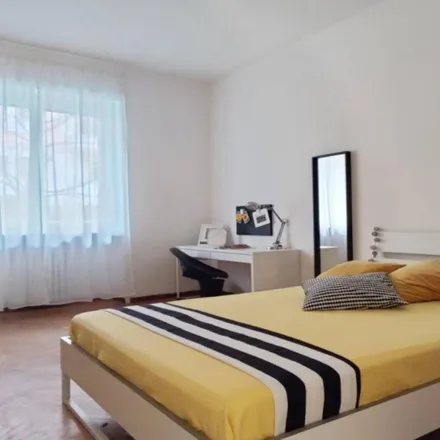 Rent this 4 bed room on Viale Coni Zugna in 33, 20144 Milan MI