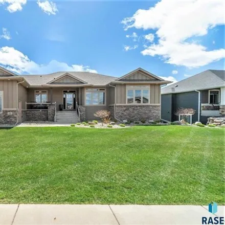 Buy this 5 bed house on 555 East 77th Street in Sioux Falls, SD 57108