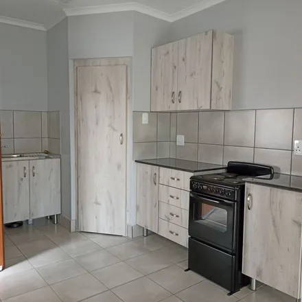 Image 4 - 2nd Avenue, Rustenburg Ward 34, Rustenburg, 0393, South Africa - Apartment for rent