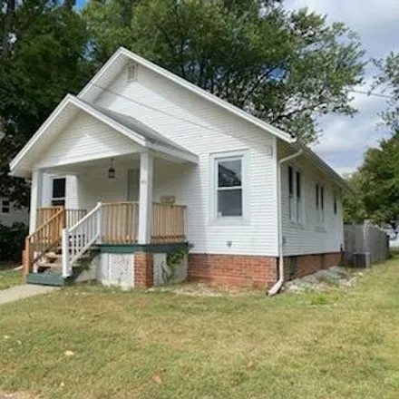 Buy this 2 bed house on 416 West Chase Street in Macomb, IL 61455