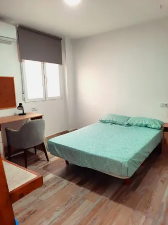 Rent this 3 bed room on Carrer del Vall de Laguar in 12, 46009 Valencia