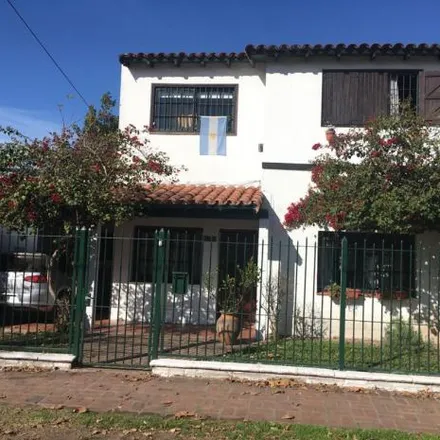 Buy this 4 bed house on Warnes (LdZ) / 30 de Septiembre (AB) 2084 in Partido de Lomas de Zamora, José Mármol