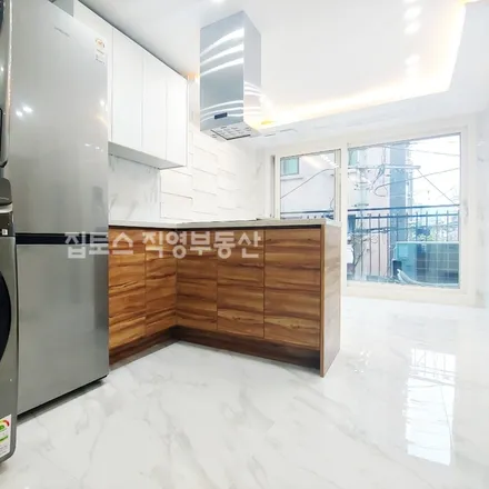 Rent this 2 bed apartment on 서울특별시 동작구 사당동 419-7