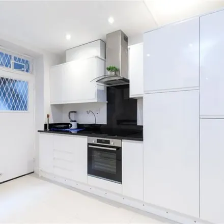 Rent this 3 bed apartment on Formerly Samaritan Hospital for Women in Seymour Place, London