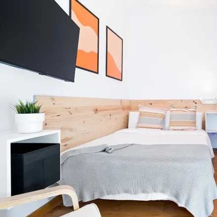 Rent this 5 bed room on Avinguda de la Riera de Cassoles in 66, 68