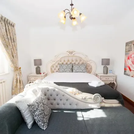 Rent this 5 bed apartment on unnamed road in 2755-296 Cascais e Estoril, Portugal