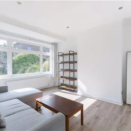 Rent this 3 bed townhouse on Purley Oaks in Braemar Avenue, London