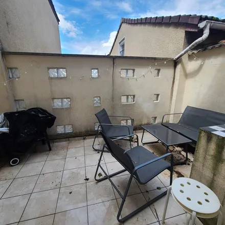 Image 3 - 10 Rue Marie Mas, 69700 Givors, France - Apartment for rent