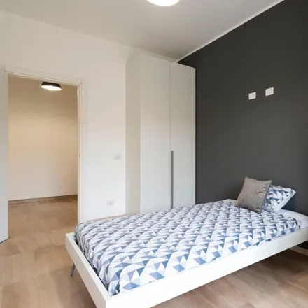 Rent this 6 bed room on Via Leopoldo Cicognara 4 in 20130 Milan MI, Italy
