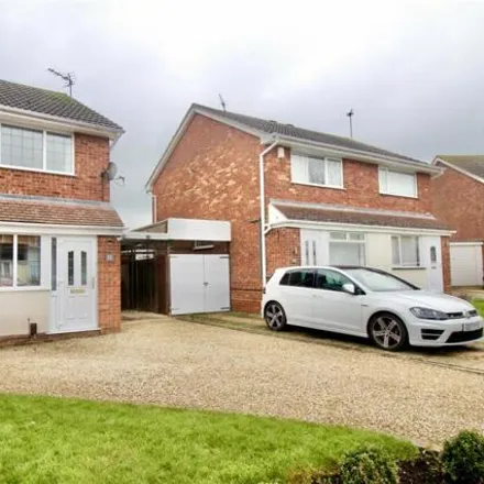 Buy this 2 bed duplex on 22 Tweedside Close in Hinckley, LE10 1TQ