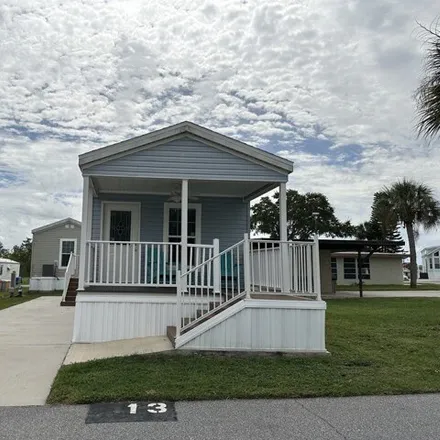 Buy this studio apartment on 1501 W Commerce Ave in Haines City, Florida