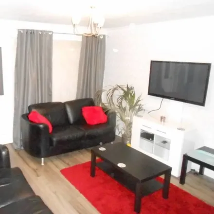 Rent this 1 bed townhouse on Duntocher in Parkhall, GB