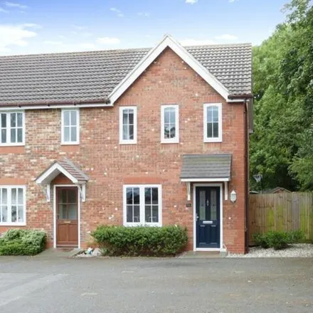 Rent this 2 bed house on 17 Moorhen Drive in Reading, RG6 4NZ