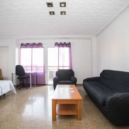 Rent this 5 bed apartment on Saisua in Avinguda d'Ausiàs March, 46026 Valencia