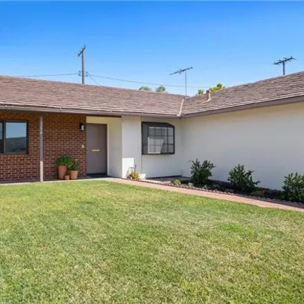 Image 3 - 1174 Gleneagles Terrace, Costa Mesa, CA 92627, USA - House for sale