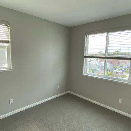 Rent this 1 bed room on 605 North 16th Street in San Jose, CA 95112