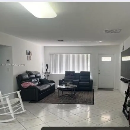 Image 4 - 1867 North 43rd Avenue, West Hollywood, Hollywood, FL 33021, USA - House for rent
