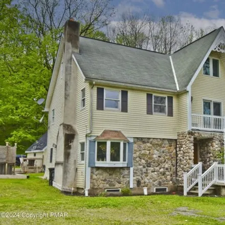 Buy this 6 bed house on 596 Sandy Shore Drive in Upper Mount Bethel Township, PA 18343