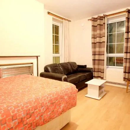 Image 9 - Spelman House, Spelman Street, Spitalfields, London, E1 5LG, United Kingdom - Apartment for rent