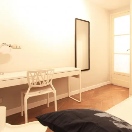 Rent this 13 bed room on Calle de Francisco de Rojas in 1, 28010 Madrid