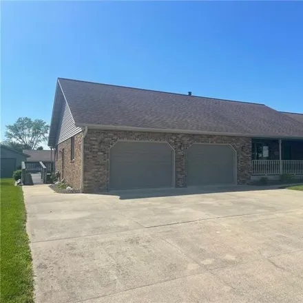 Buy this 3 bed house on 987 North Main Street in Effingham, IL 62401
