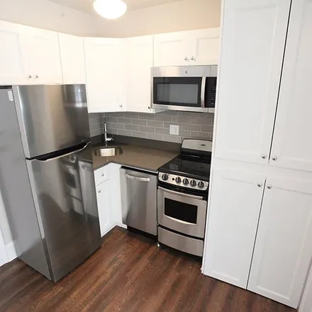 Rent this studio apartment on 817 West Lakeside Place