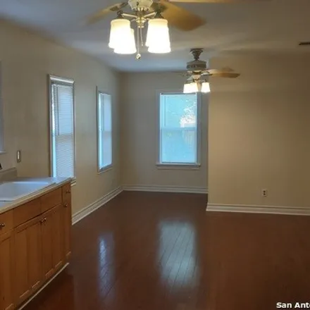 Image 6 - 1723 West Kings Highway, San Antonio, TX 78201, USA - House for rent