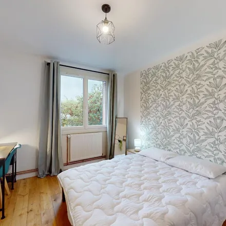 Rent this 3 bed apartment on 3 Rue des Écoles in 73160 Cognin, France