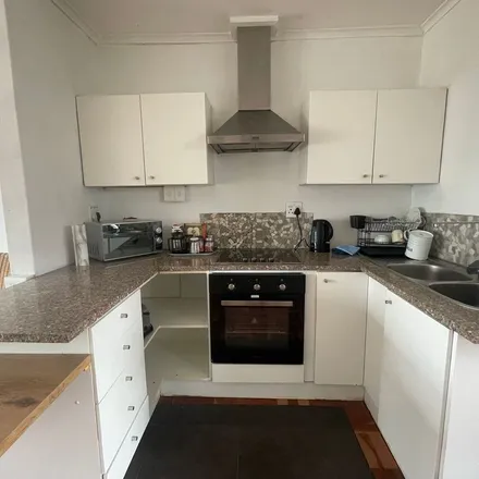 Rent this 2 bed apartment on Tamboerskloof Primary School in Byron Street, Cape Town Ward 77