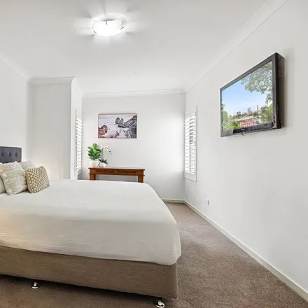 Rent this 3 bed apartment on Greenslopes QLD 4120