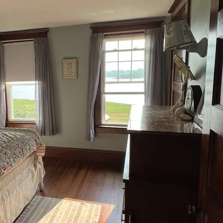 Rent this 4 bed house on Stonington