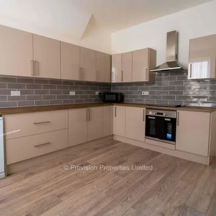 Image 3 - 37 Brudenell Mount, Leeds, LS6 1HT, United Kingdom - Townhouse for rent