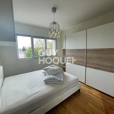 Rent this 3 bed apartment on 2 Rue Étienne Dolet in 92130 Issy-les-Moulineaux, France