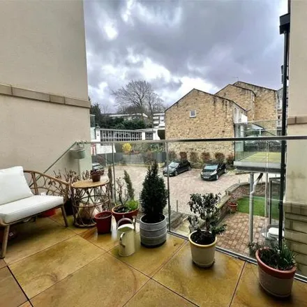 Image 2 - Chantry Drive, Ilkley, LS29 9LP, United Kingdom - Apartment for rent