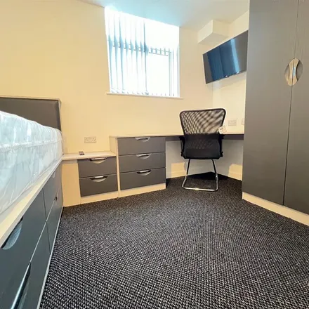 Rent this 5 bed apartment on 99 Northfield Road in Coventry, CV1 2BQ