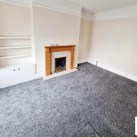 Image 1 - Heaton Terrace, Newcastle-under-Lyme, ST5 8PH, United Kingdom - Townhouse for rent