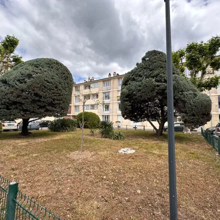 Image 4 - Place Waldeck Rousseau, 13540 Aix-en-Provence, France - Apartment for rent