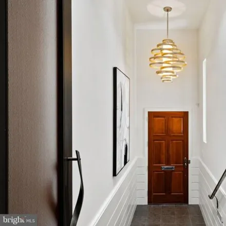 Image 3 - 2041 Locust Street, Philadelphia, PA 19103, USA - Townhouse for sale