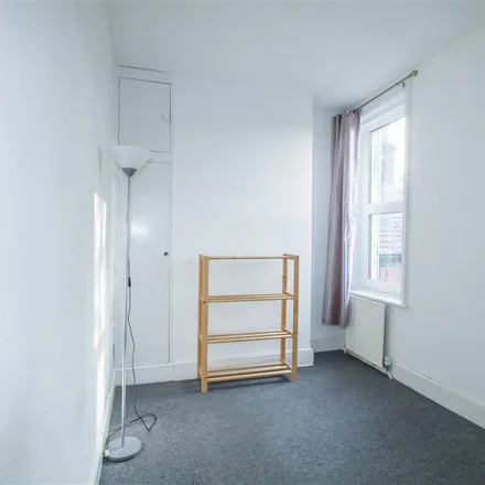 Image 2 - Frenchman's Creek, 148 Arthur Road, London, SW19 8AD, United Kingdom - Apartment for rent