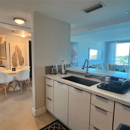 Image 7 - The Casablanca On The Ocean Hotel, 6345 Collins Avenue, Miami Beach, FL 33141, USA - Apartment for rent