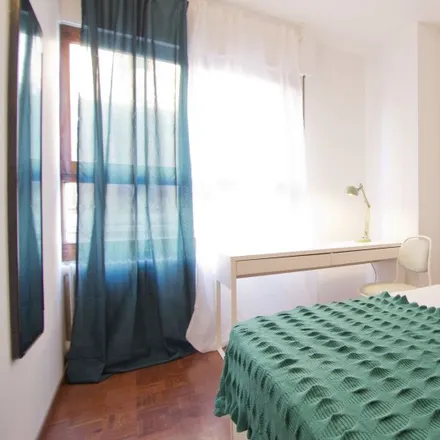 Rent this 6 bed room on Madrid in Calle de Luis Cabrera, 27