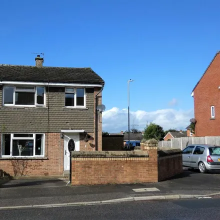 Rent this 3 bed duplex on Rochester Road in Birstall, WF17 9BU