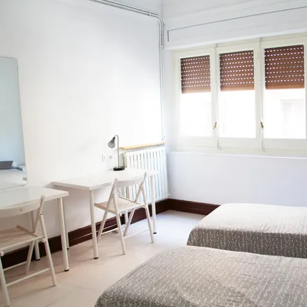Rent this 6 bed room on Carrer de les Jonqueres in 4, 08003 Barcelona