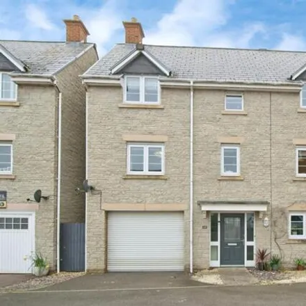 Buy this 4 bed townhouse on 3 Monument Close in Portskewett, NP26 5UE